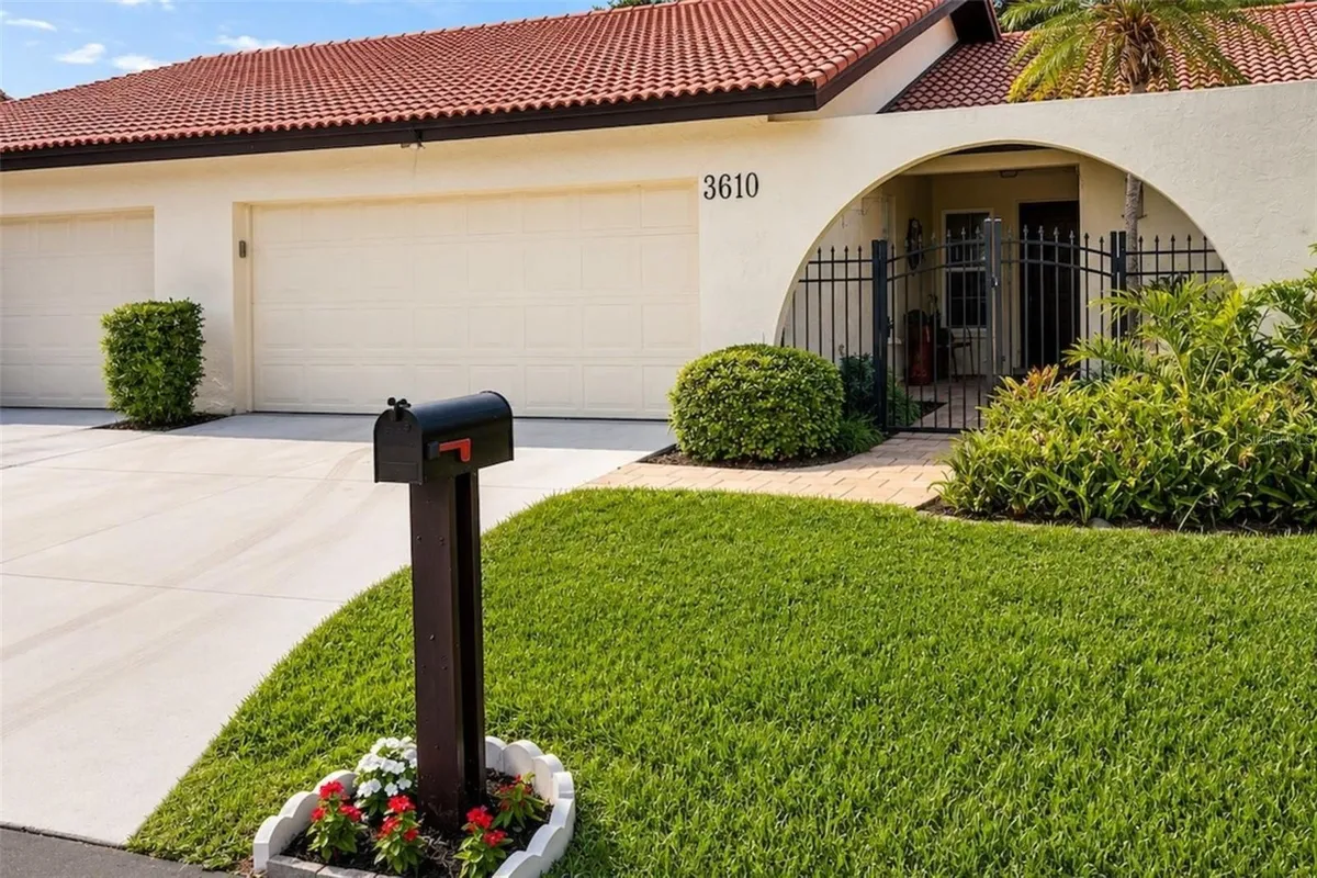 Property Slideshow image 1 of 32 | 3610 naranja way 8510, Sarasota, FL, 34232