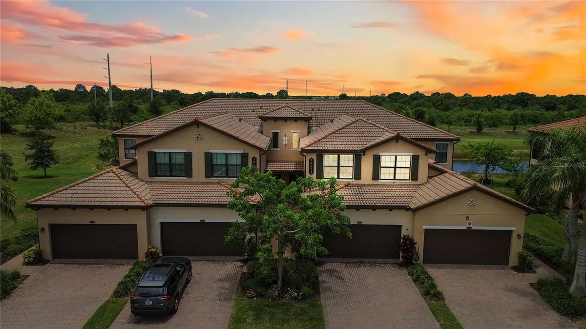 Property Slideshow image 1 of 99 | 10821 tarflower dr 202, Venice, FL, 34293