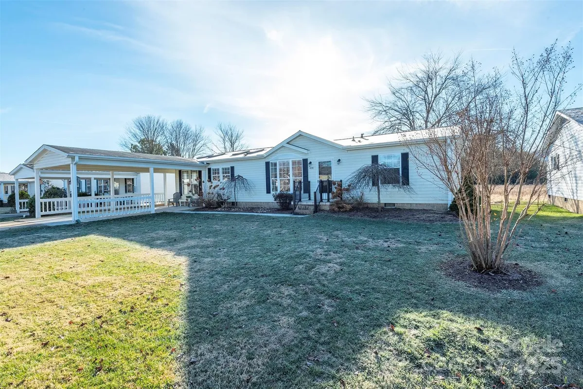 Property Slideshow image 1 of 47 | 428 riverwind dr, Hendersonville, NC, 28739