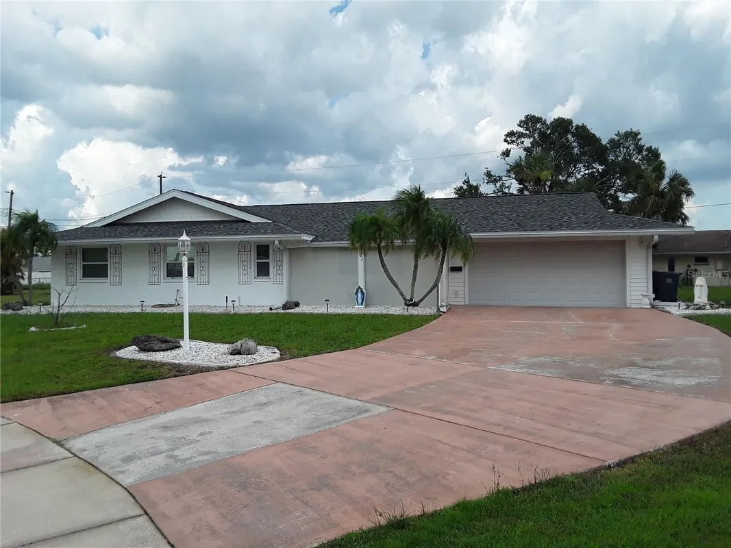 Property Slideshow image 1 of 48 | 702 cypress pl, Sun City Center, FL, 33573