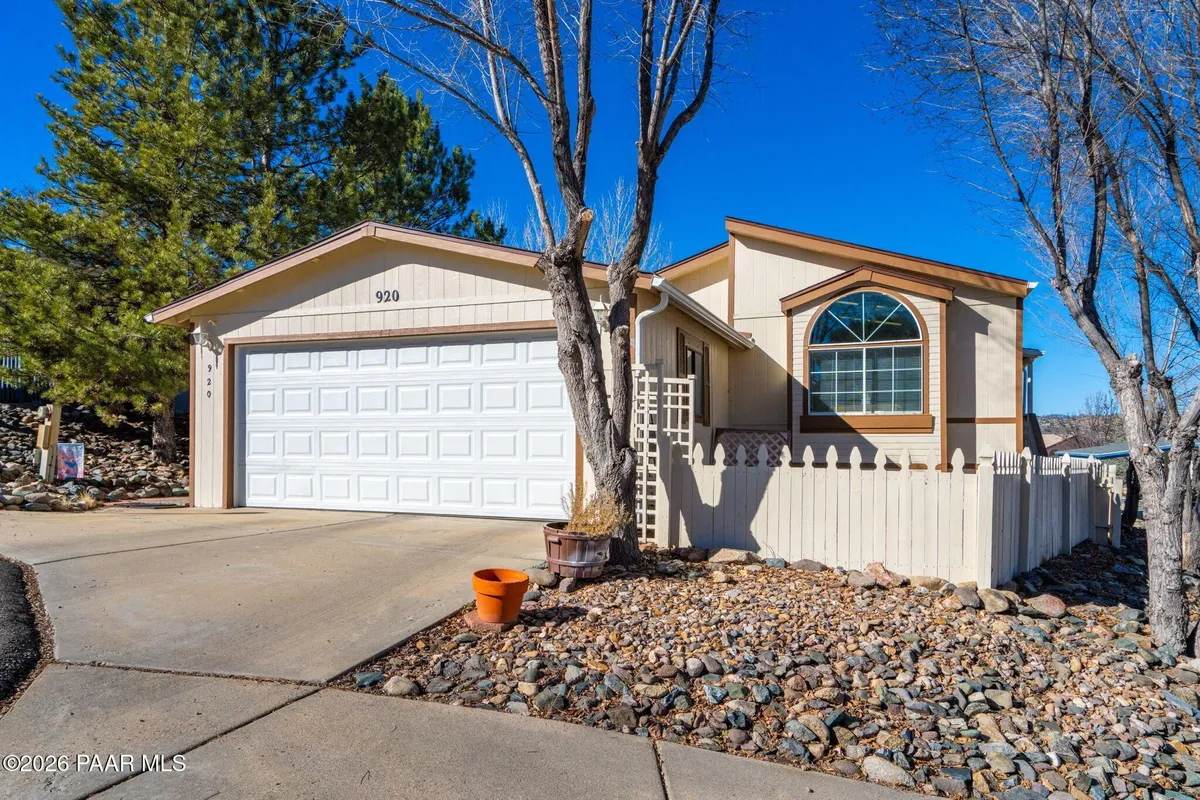 Property Slideshow image 1 of 38 | 920 n mountain hollow ct, Prescott, AZ, 86301