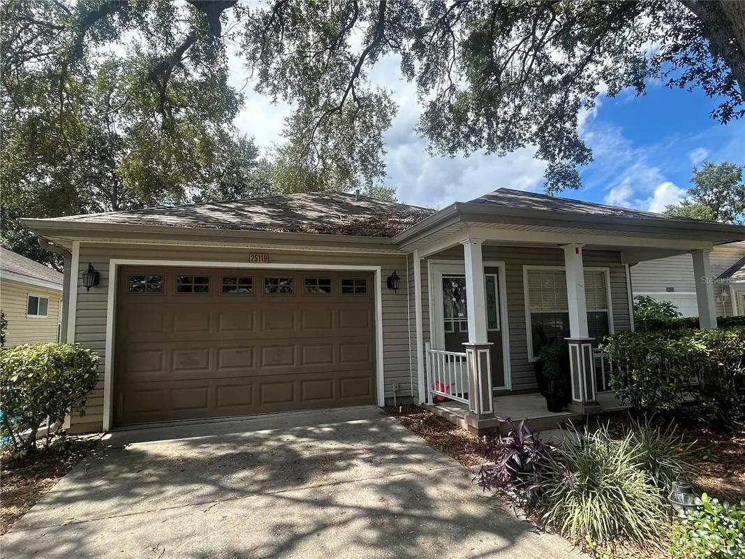 Property Slideshow image 1 of 28 | 25119 cranes roost cir, Leesburg, FL, 34748