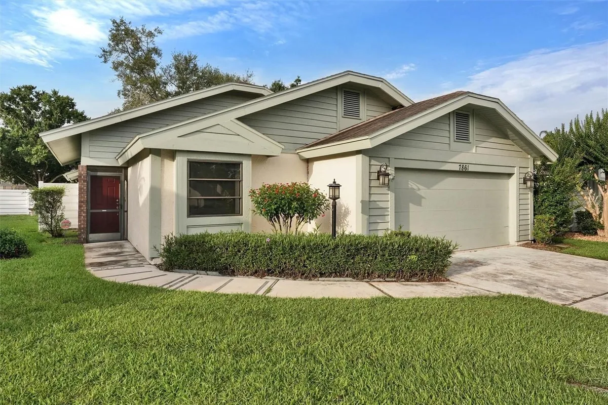 Property Slideshow image 1 of 36 | 7861 pine trace dr 7861, Sarasota, FL, 34243