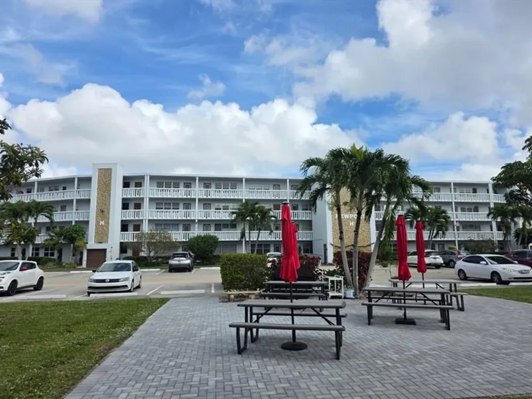 Property Slideshow image 1 of 5 | 3028 newport h # 3028, Deerfield Beach, FL, 33442