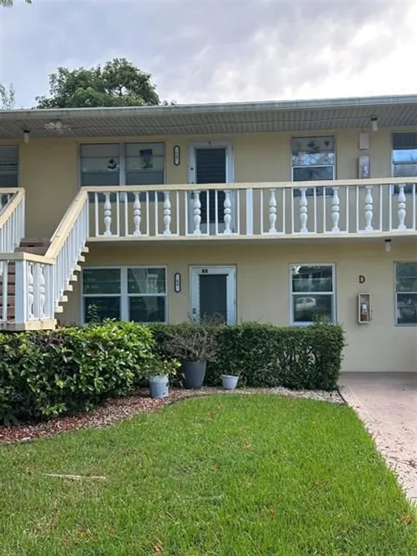 Property Slideshow image 1 of 18 | 66 windsor d, West Palm Beach, FL, 33417