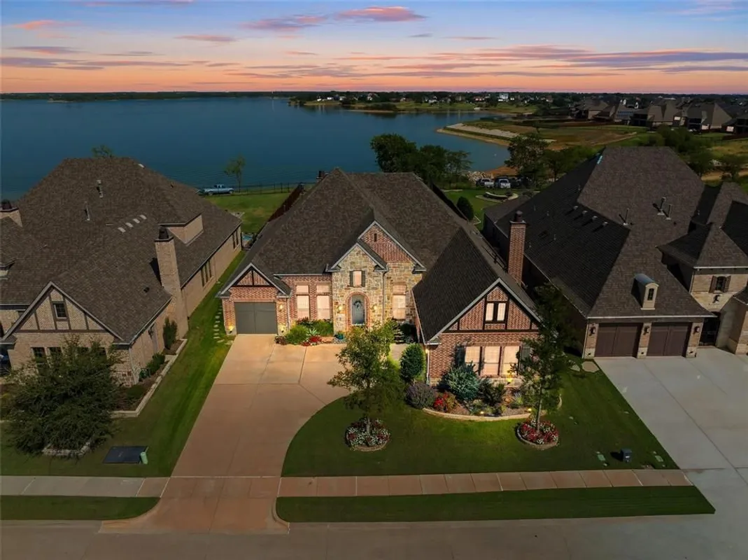 Property Slideshow image 1 of 40 | 7736 castlebridge, The Colony, TX, 75056