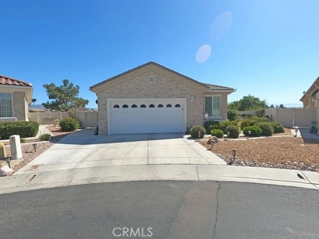 Property Slideshow image 1 of 28 | 19611 castle harbor ct, Apple Valley, CA, 92308