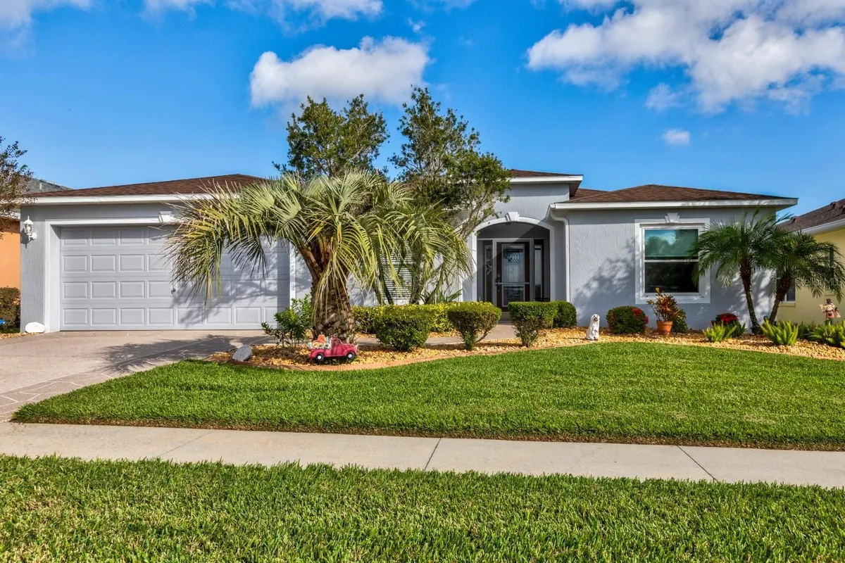 Property Slideshow image 1 of 42 | 27400 stoney brook dr, Leesburg, FL, 34748