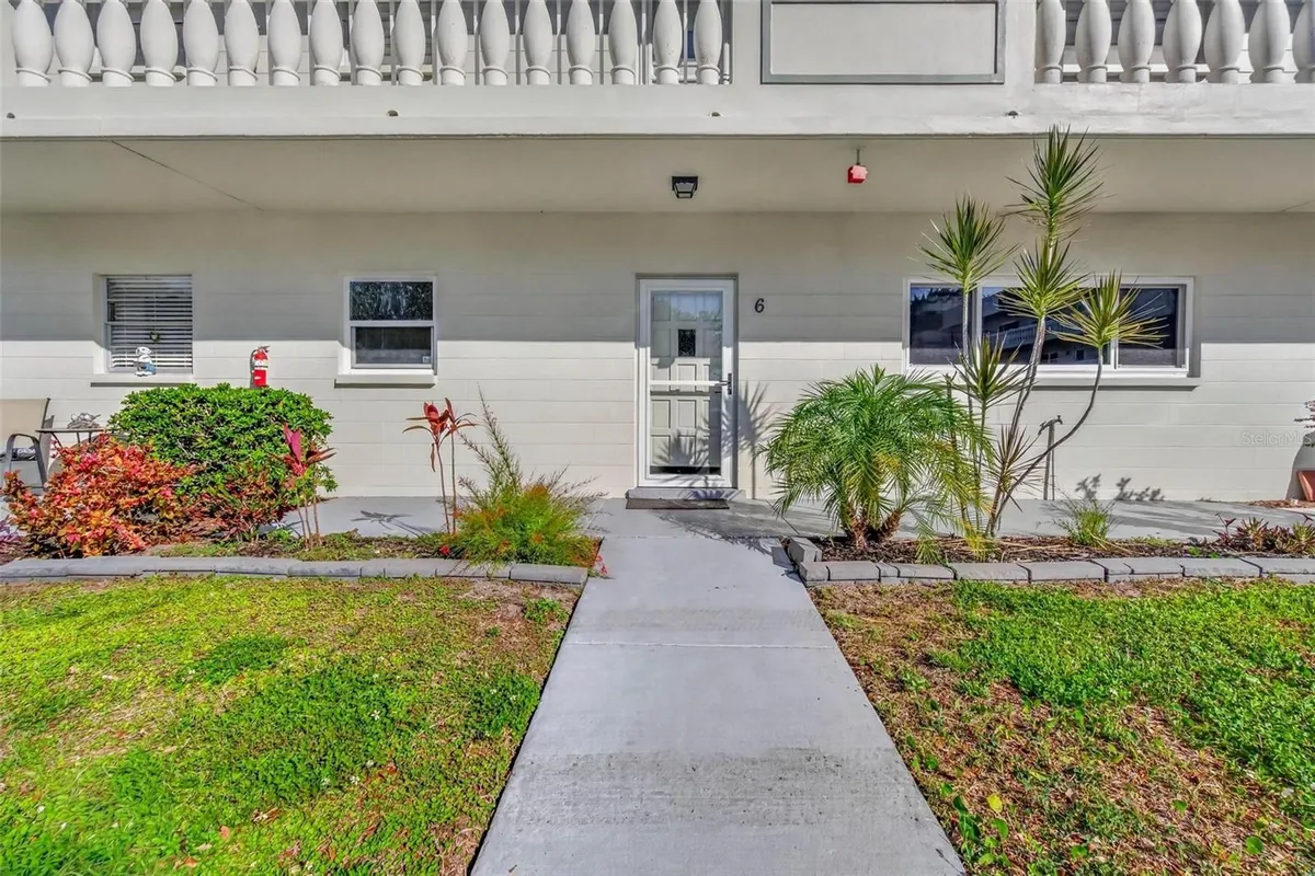 Property Slideshow image 1 of 26 | 2284 spanish dr 6, Clearwater, FL, 33763