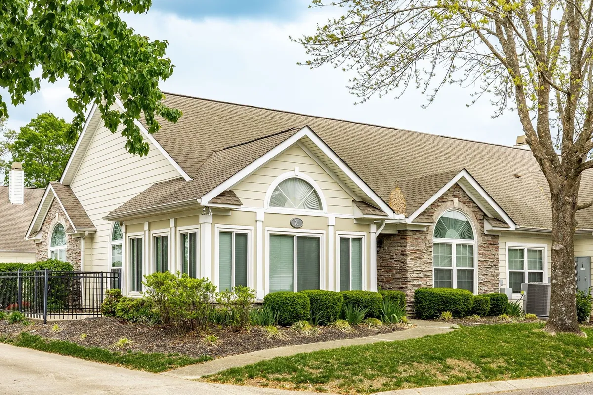 Property Slideshow image 1 of 28 | 825 s browns ln 201, Gallatin, TN, 37066