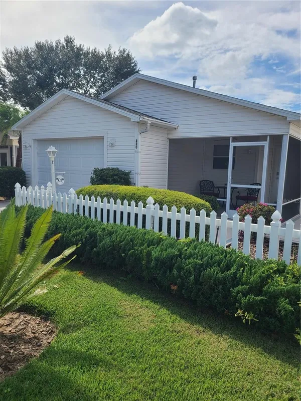 Property Slideshow image 1 of 16 | 420 canterbury ct, The Villages, FL, 32162