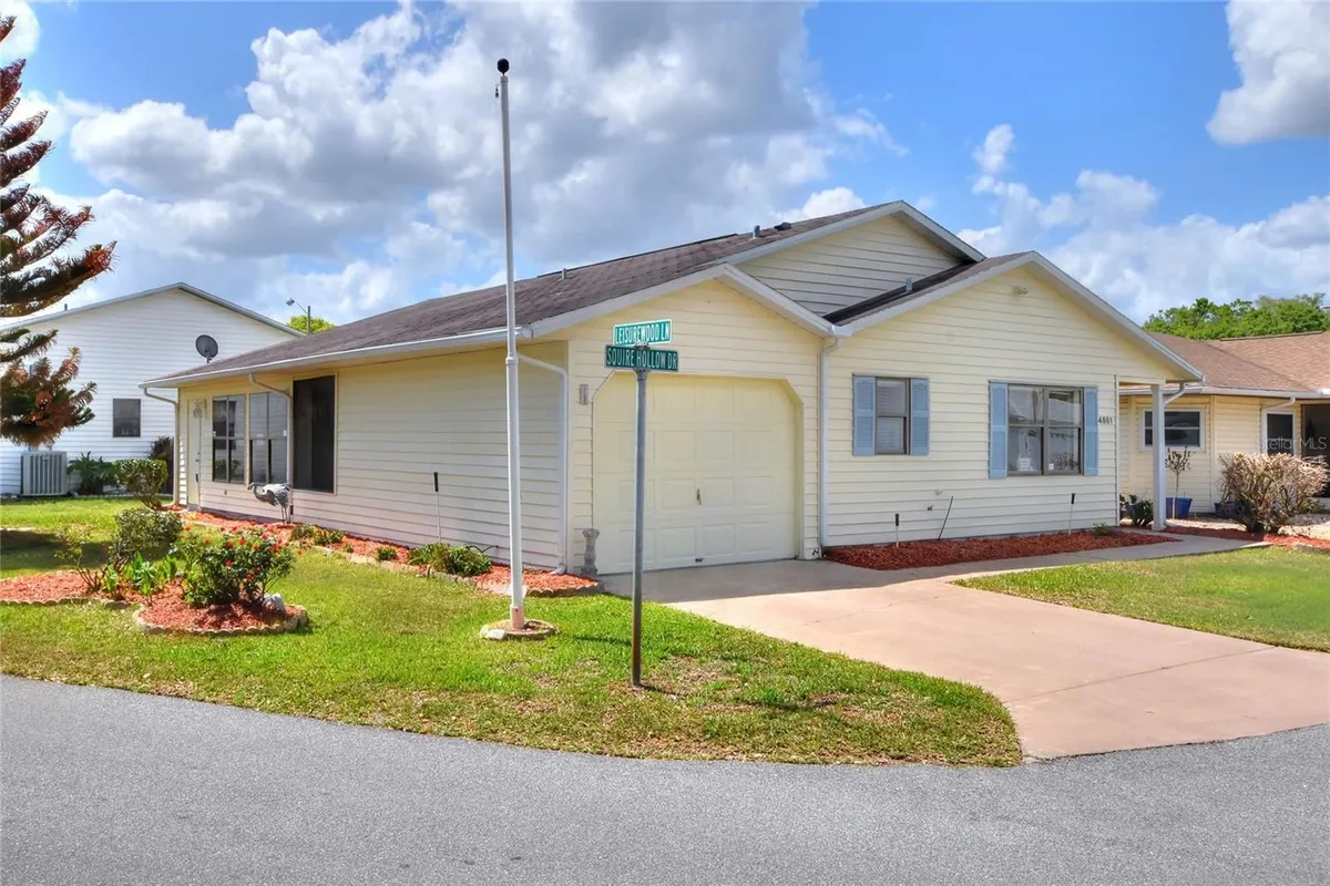 Property Slideshow image 1 of 46 | 4861 squire hollow dr, Lakeland, FL, 33811