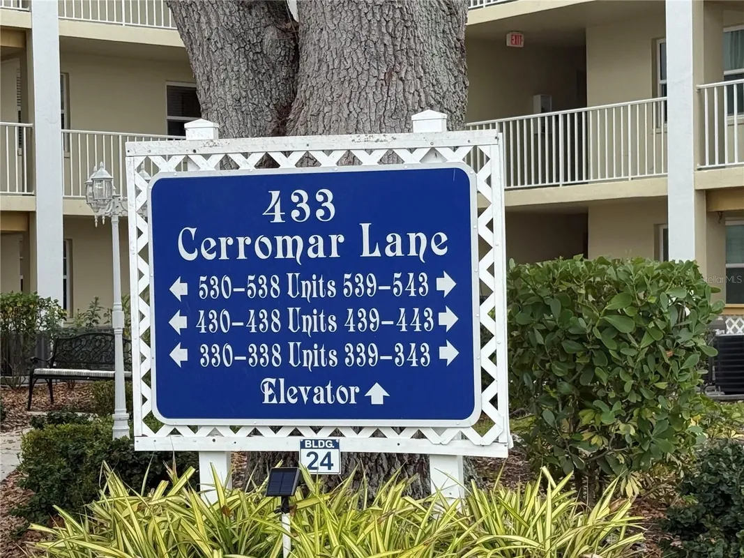 Property Slideshow image 1 of 17 | 433 cerromar ln 534, Venice, FL, 34293