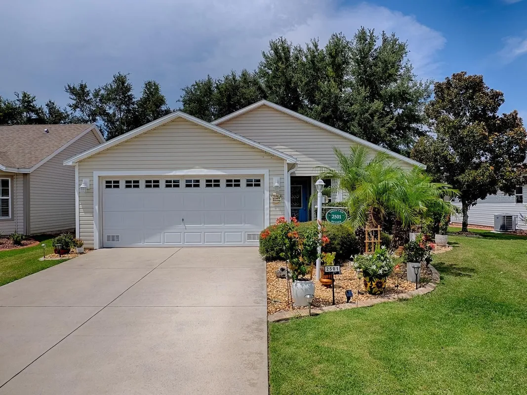 Property Slideshow image 1 of 28 | 2501 buttonwood run, The Villages, FL, 32162