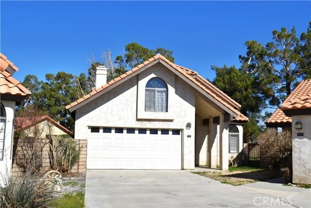 Property Slideshow image 1 of 25 | 19282 pine way, Apple Valley, CA, 92308