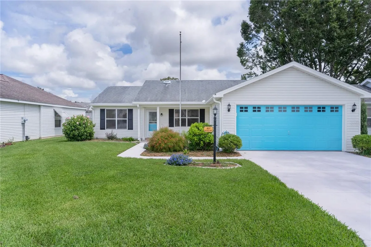 Property Slideshow image 1 of 41 | 807 ramos dr, The Villages, FL, 32159