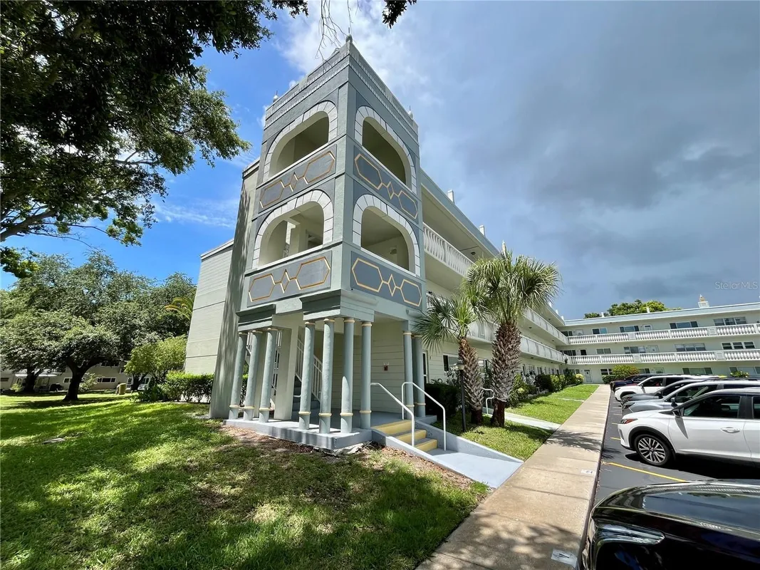 Property Slideshow image 1 of 44 | 2292 costa rican dr 22, Clearwater, FL, 33763