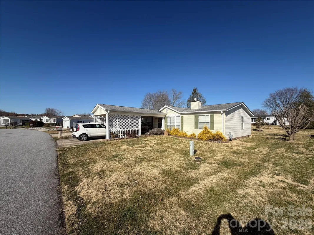 Property Slideshow image 1 of 1 | 261 white ash cir, Hendersonville, NC, 28739