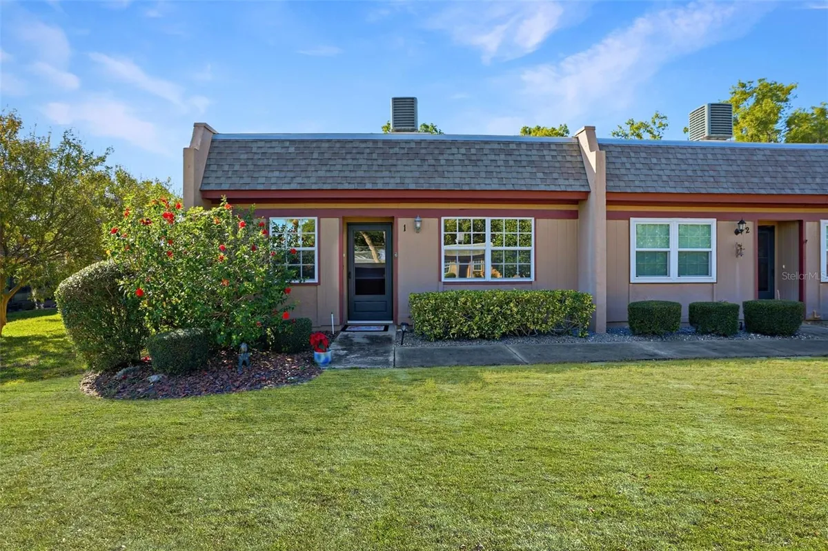 Property Slideshow image 1 of 32 | 11203 pembridge ct 1, Port Richey, FL, 34668