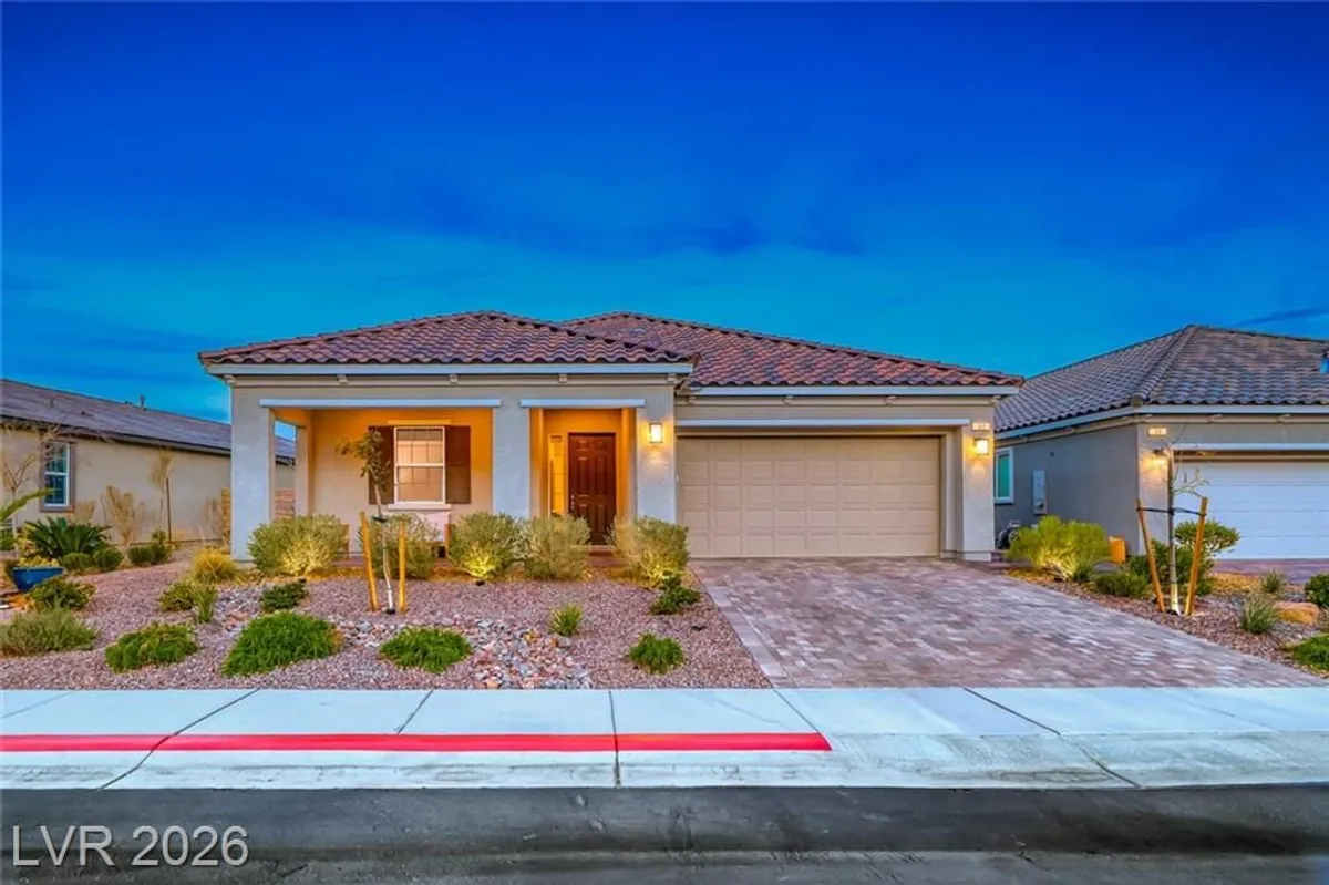 Property Slideshow image 1 of 46 | 32 tatahatso point st, Henderson, NV, 89011