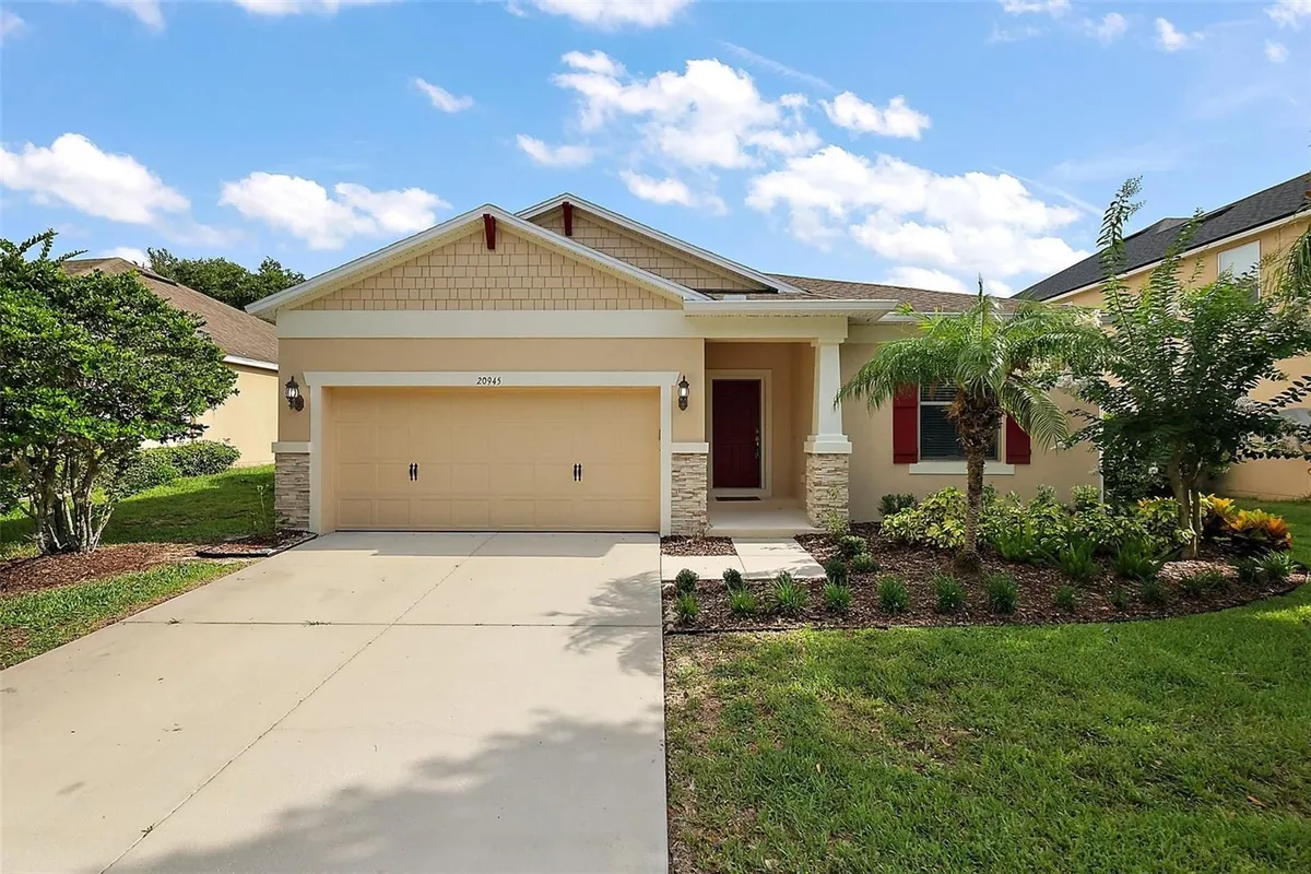 Property Slideshow image 1 of 37 | 20945 oldenburg loop, Mount Dora, FL, 32757