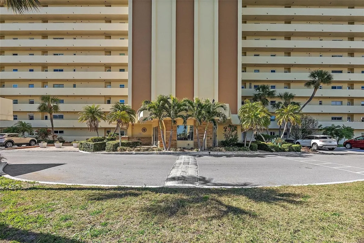 Property Slideshow image 1 of 29 | 4725 cove cir 704, St Petersburg, FL, 33708
