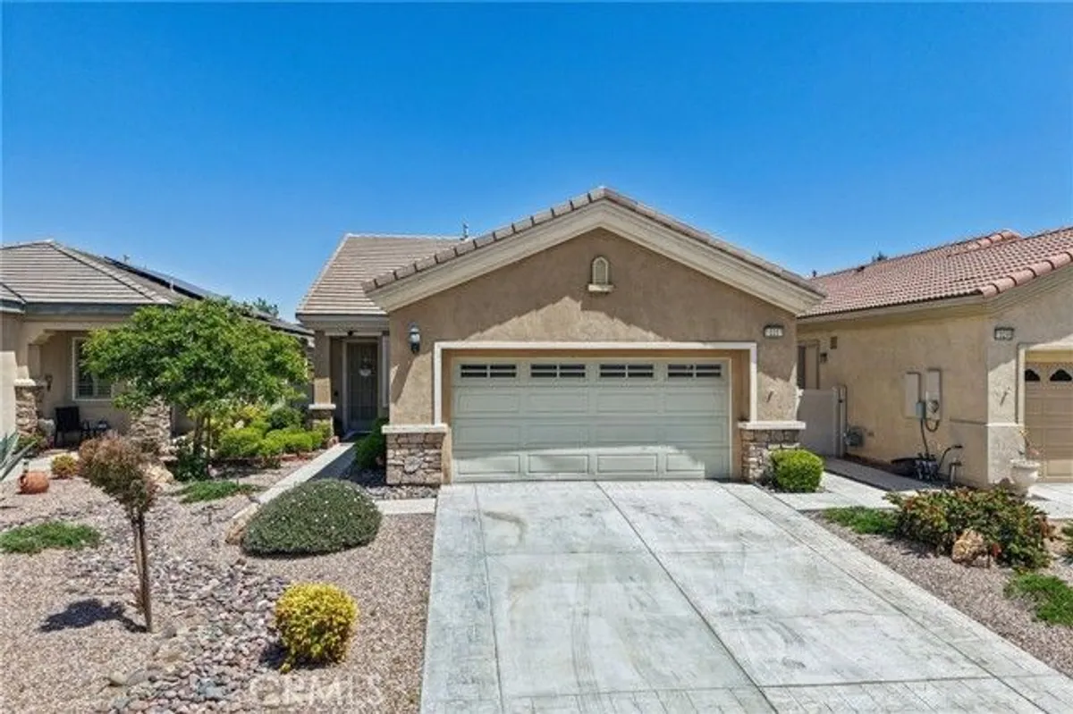 Property Slideshow image 1 of 21 | 10257 wascana ln, Apple Valley, CA, 92308