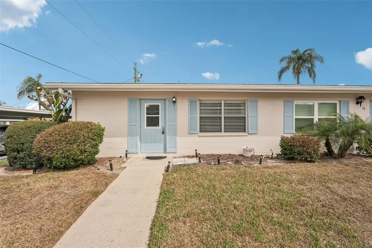 Property Slideshow image 1 of 58 | 402 dorchester pl 40, Sun City Center, FL, 33573