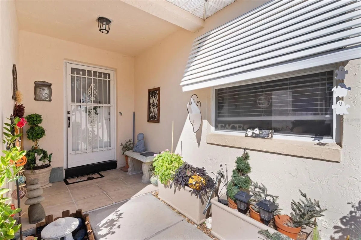 Property Slideshow image 1 of 53 | 1025 avalon ave, Lady Lake, FL, 32159