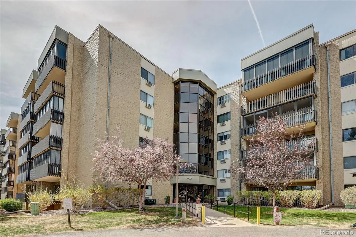 Property Slideshow image 1 of 39 | 14102 e linvale pl 304, Aurora, CO, 80014