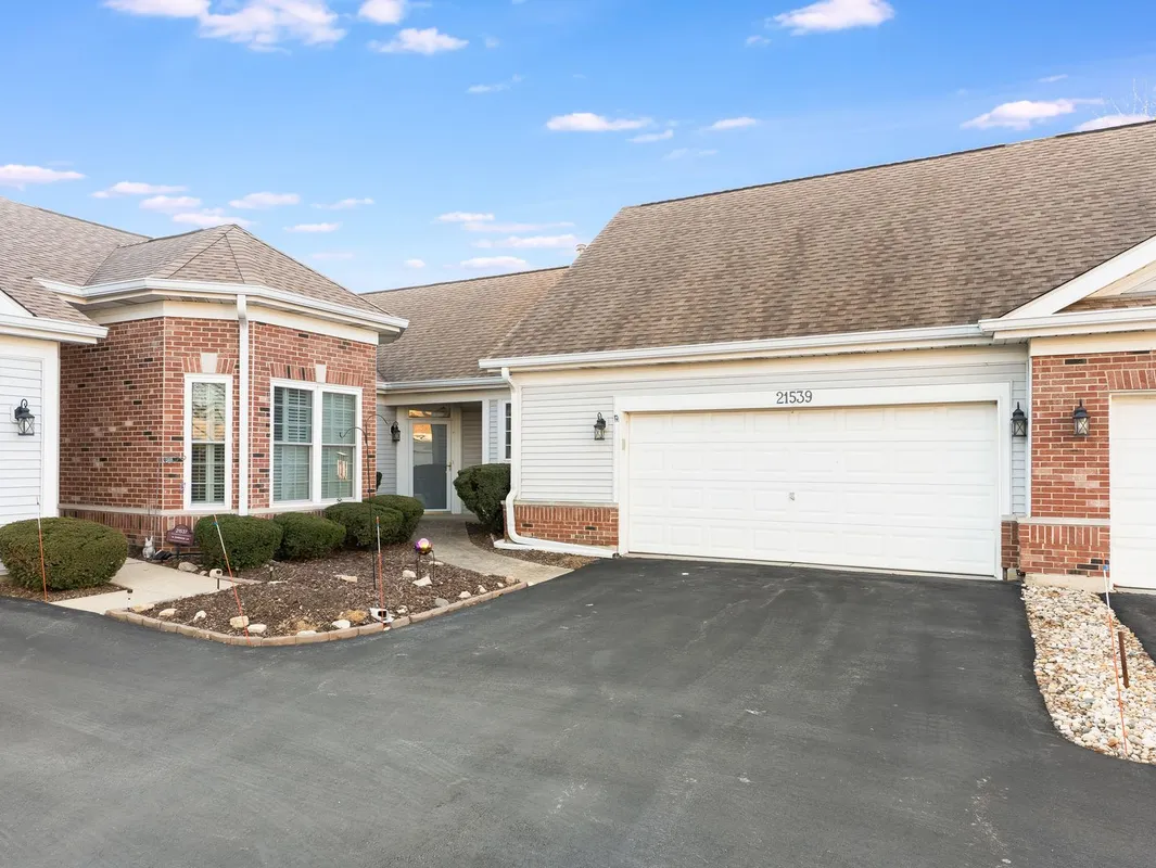Property Slideshow image 1 of 27 | 21539 w empress ln, Plainfield, IL, 60544