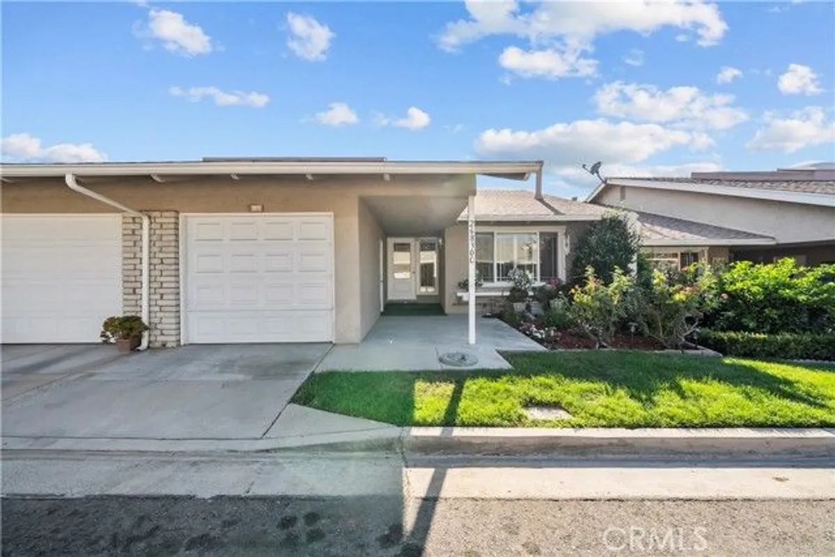 Property Slideshow image 1 of 32 | 26830 avenue of the oaks c, Newhall, CA, 91321
