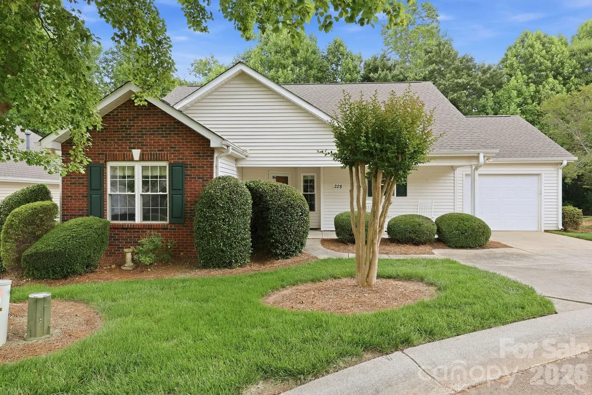 Property Slideshow image 1 of 43 | 228 oak village pkwy, Mooresville, NC, 28117