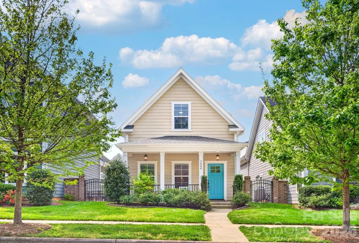 Property Slideshow image 1 of 44 | 7544 fairway villa cir, Denver, NC, 28037