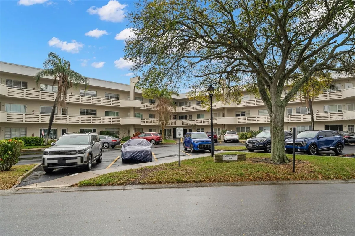 Property Slideshow image 1 of 39 | 2379 finlandia ln apt 21, Clearwater, FL, 33763