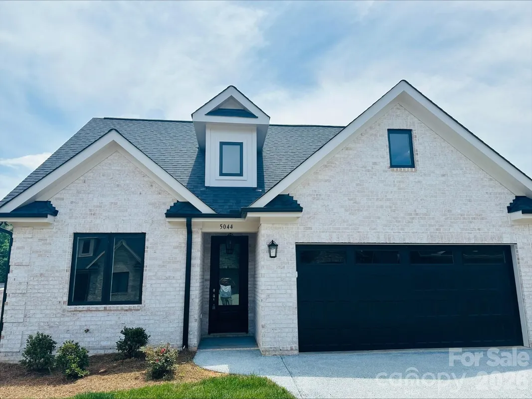 Property Slideshow image 1 of 9 | 5044 silver trace ln 101, Denver, NC, 28037