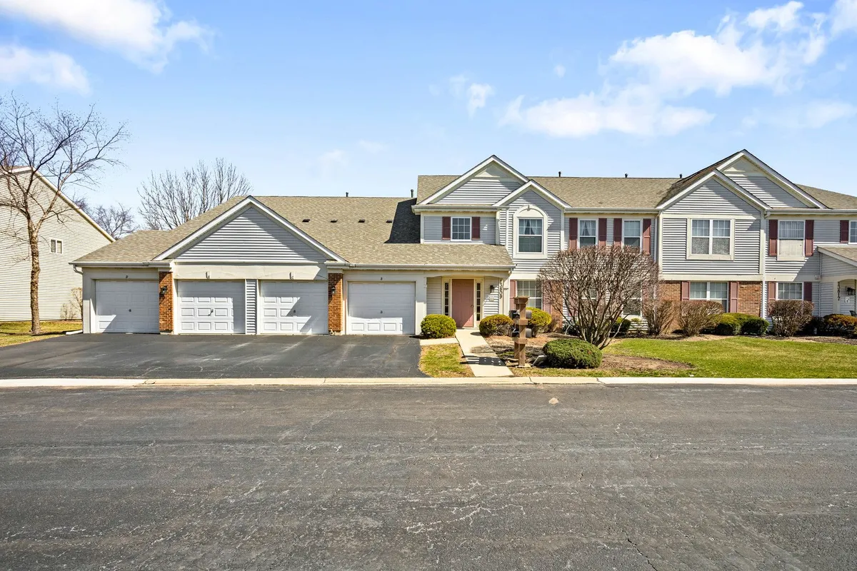 Property Slideshow image 1 of 16 | 13809 s bristlecone dr a, Plainfield, IL, 60544