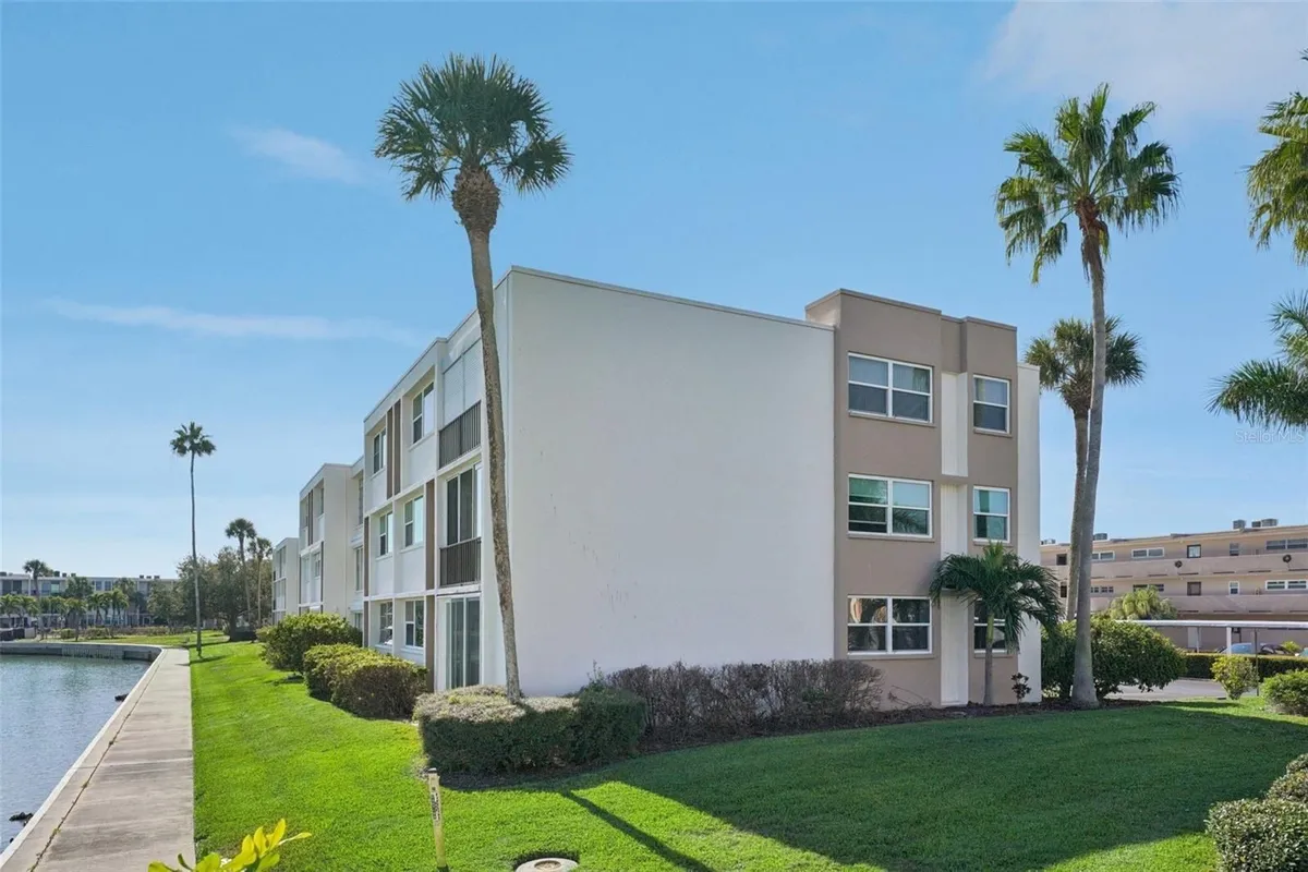 Property Slideshow image 1 of 59 | 7425 bay island dr 203, South Pasadena, FL, 33707