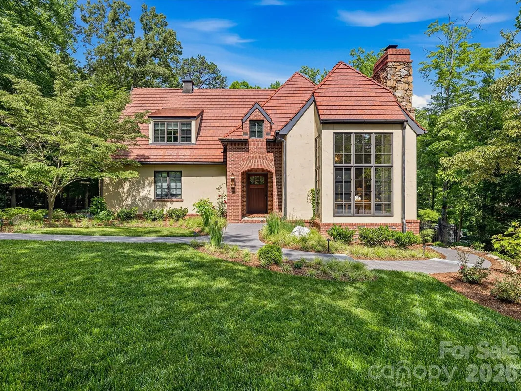 Property Slideshow image 1 of 48 | 907 kells blue ct, Biltmore Lake, NC, 28715