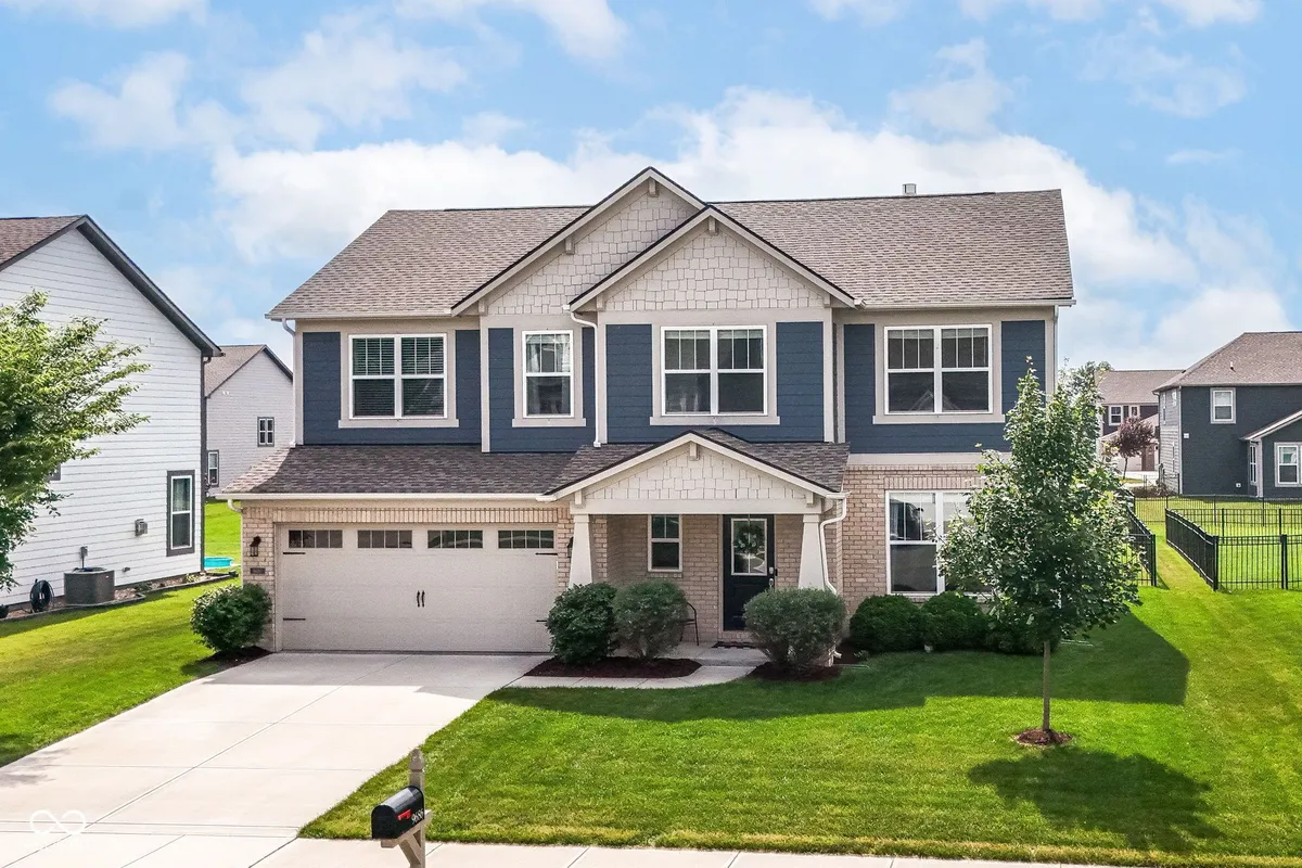Property Slideshow image 1 of 39 | 9686 ridgecrest ln, Mccordsville, IN, 46055