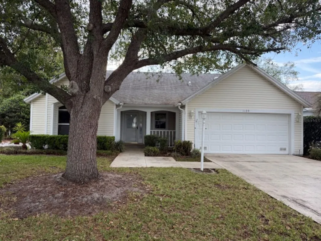Property Slideshow image 1 of 12 | 1109 monterey ln, Lady Lake, FL, 32159