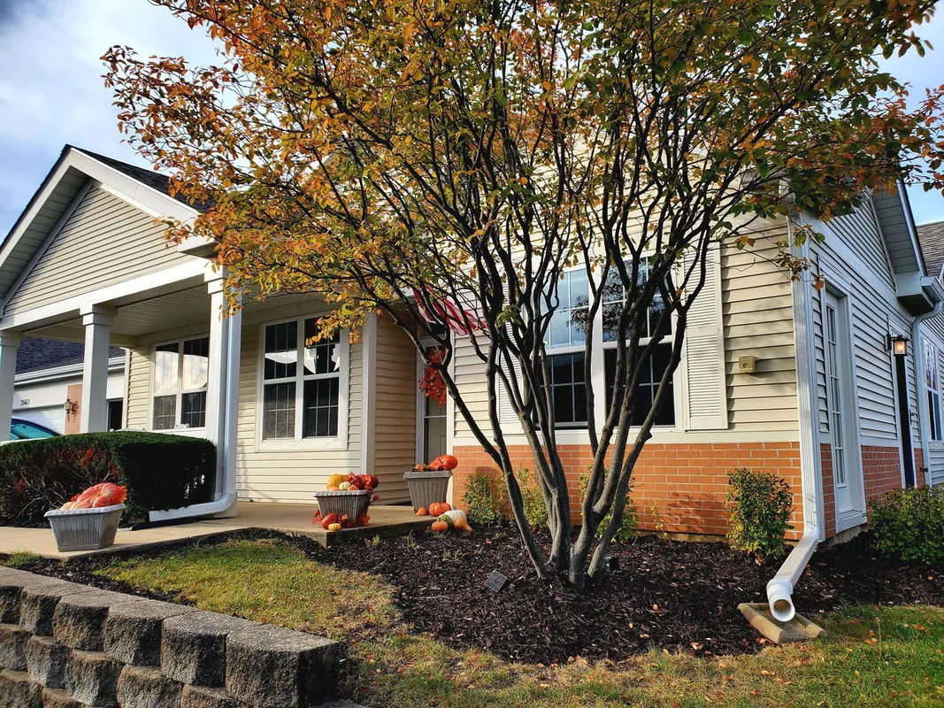 Property Slideshow image 1 of 1 | 21471 lake st clair dr, Crest Hill, IL, 60403