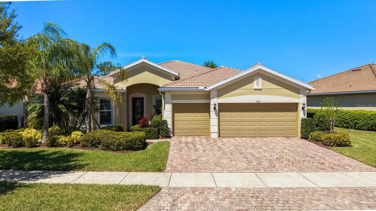 Property Slideshow image 1 of 66 | 6124 abaco dr, Sarasota, FL, 34238