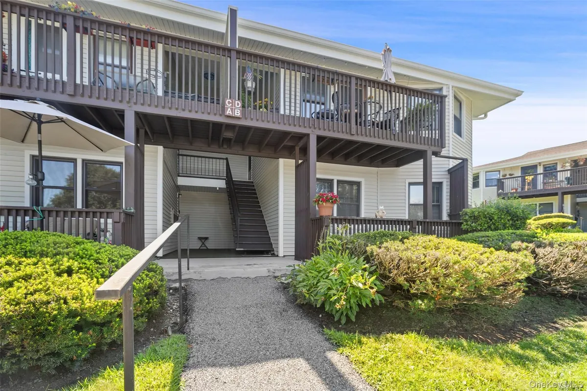 Property Slideshow image 1 of 40 | 39 sussex dr b, Yorktown, NY, 10598