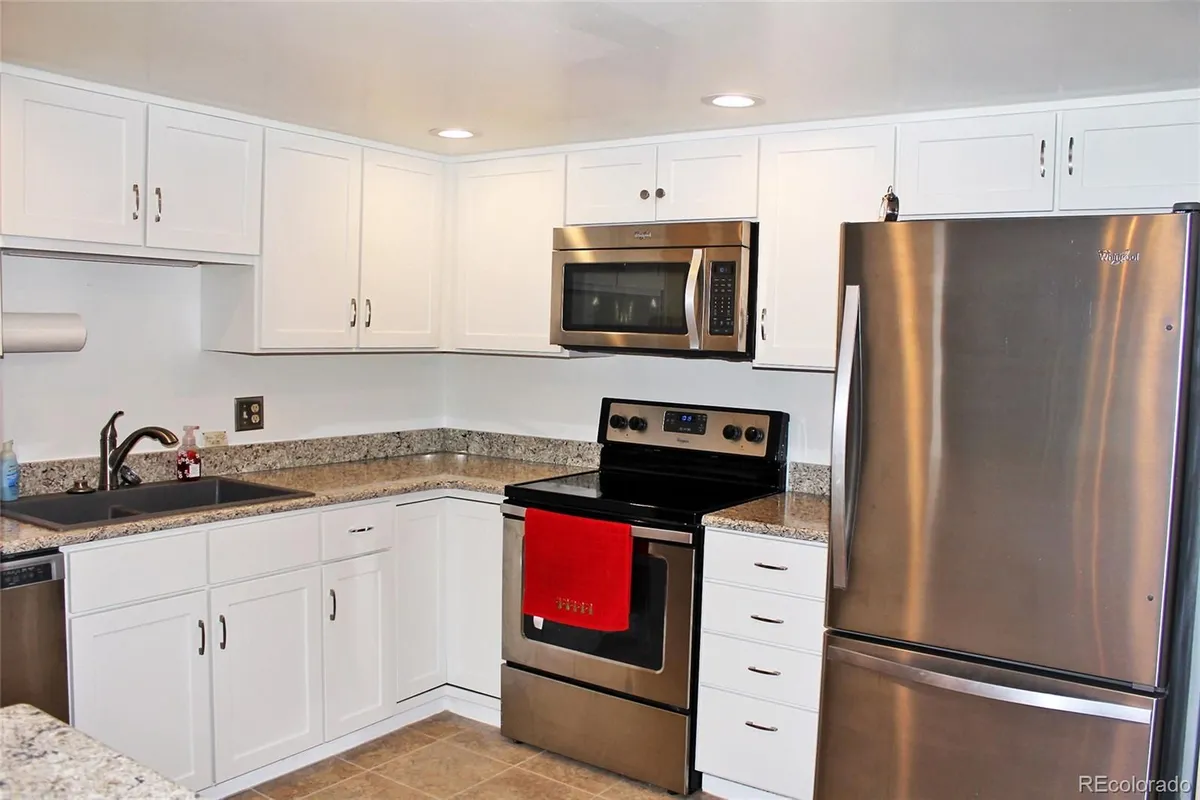 Property Slideshow image 1 of 32 | 13661 e marina dr 406, Aurora, CO, 80014