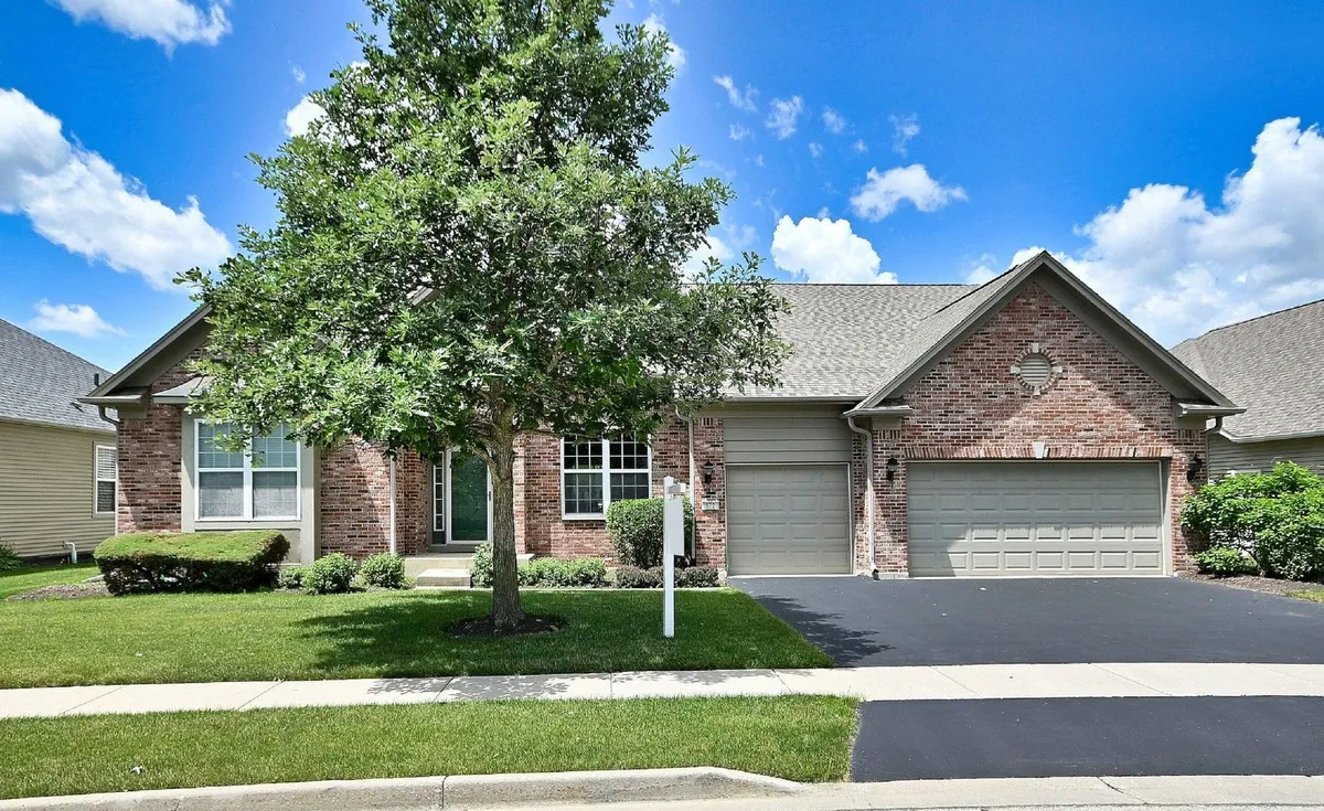 Property Slideshow image 1 of 40 | 572 tuscan vw, Elgin, IL, 60124
