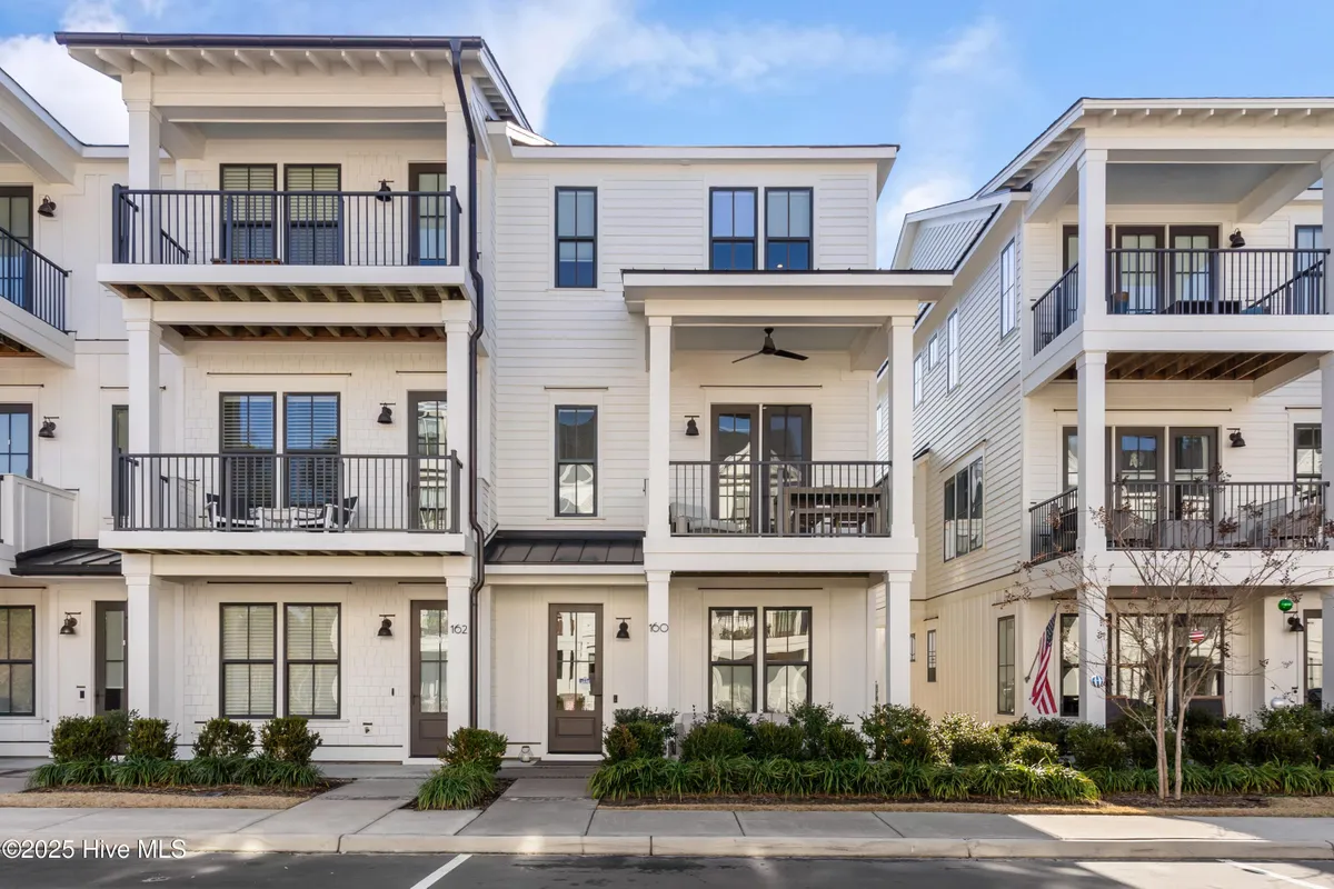 Property Slideshow image 1 of 67 | 160 dugger ln, Wilmington, NC, 28412