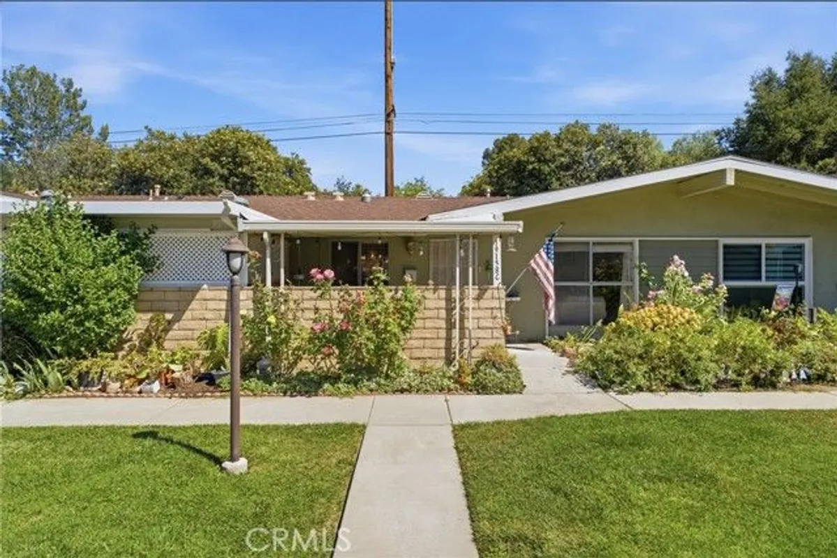 Property Slideshow image 1 of 36 | 19158 avenue of the oaks c, Newhall, CA, 91321