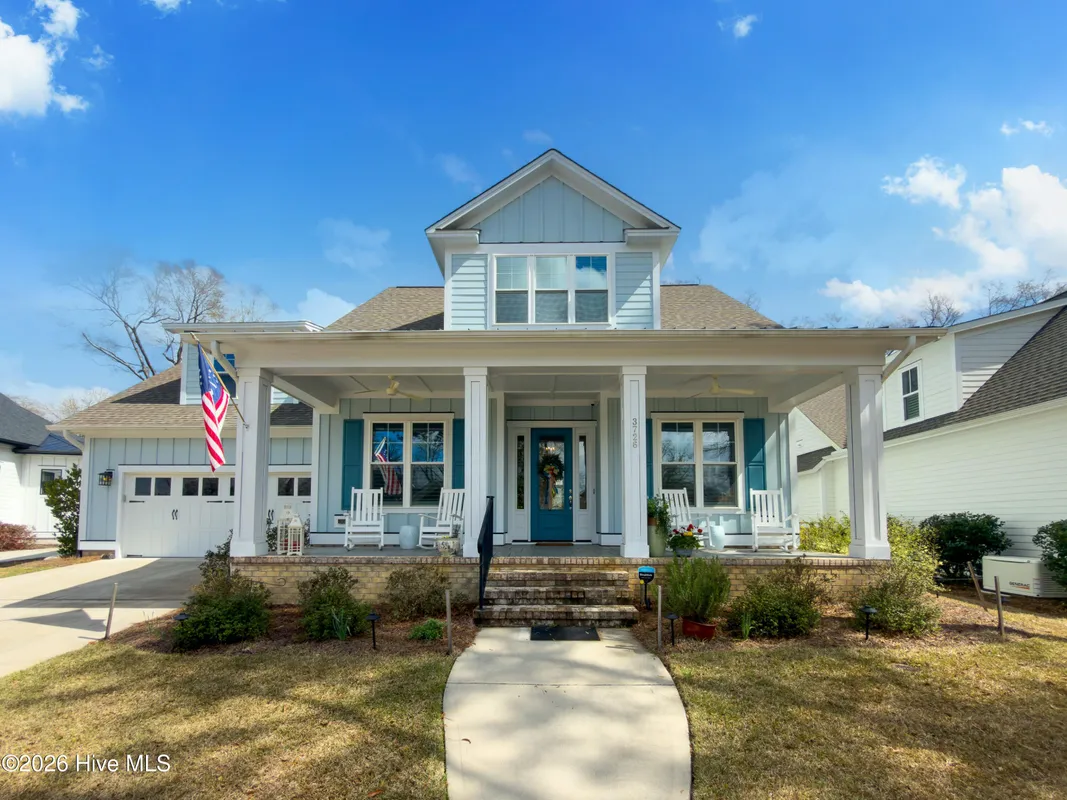 Property Slideshow image 1 of 49 | 3726 white cliffs dr, Castle Hayne, NC, 28429
