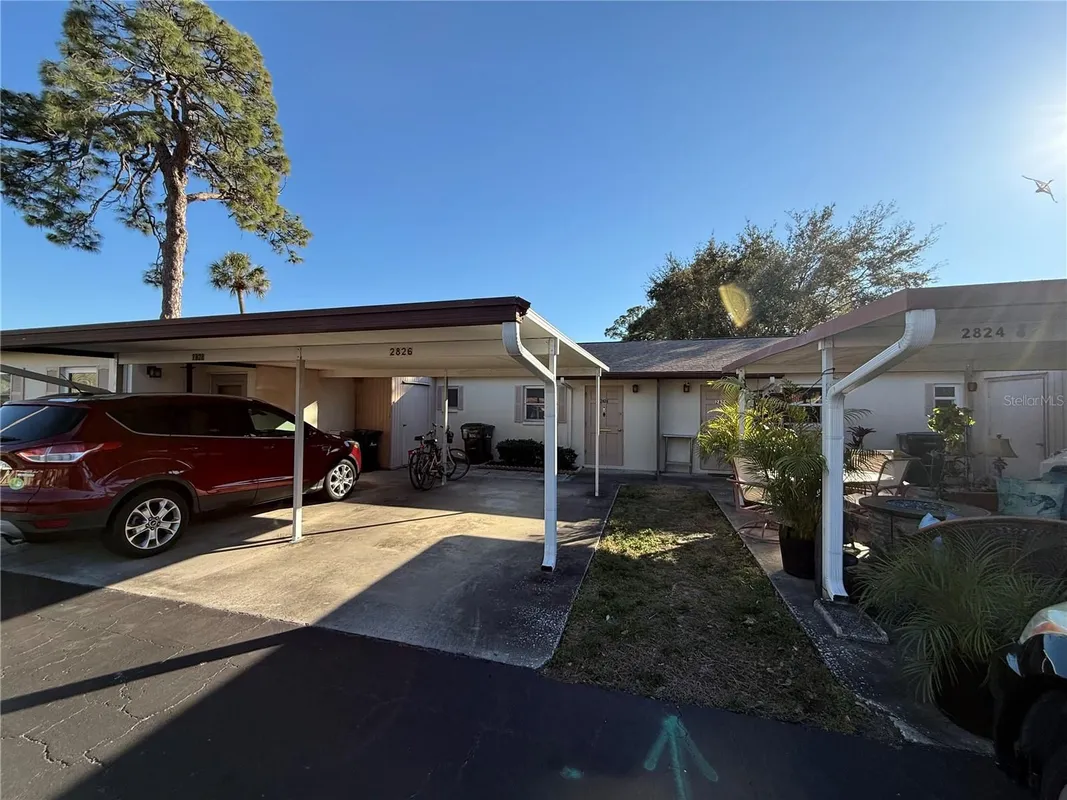 Property Slideshow image 1 of 29 | 2826 swifton dr 114, Sarasota, FL, 34231